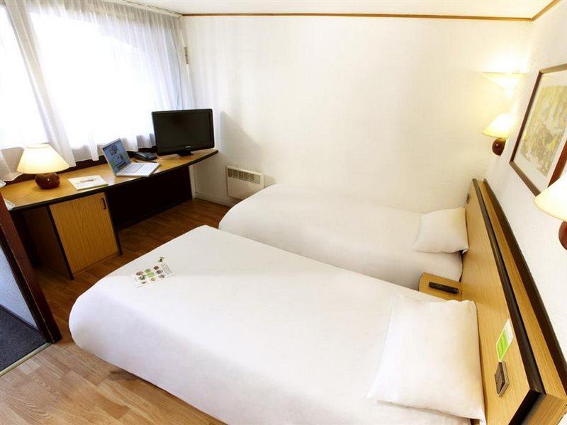 Greet Hotel Chatellerault Bagian luar foto