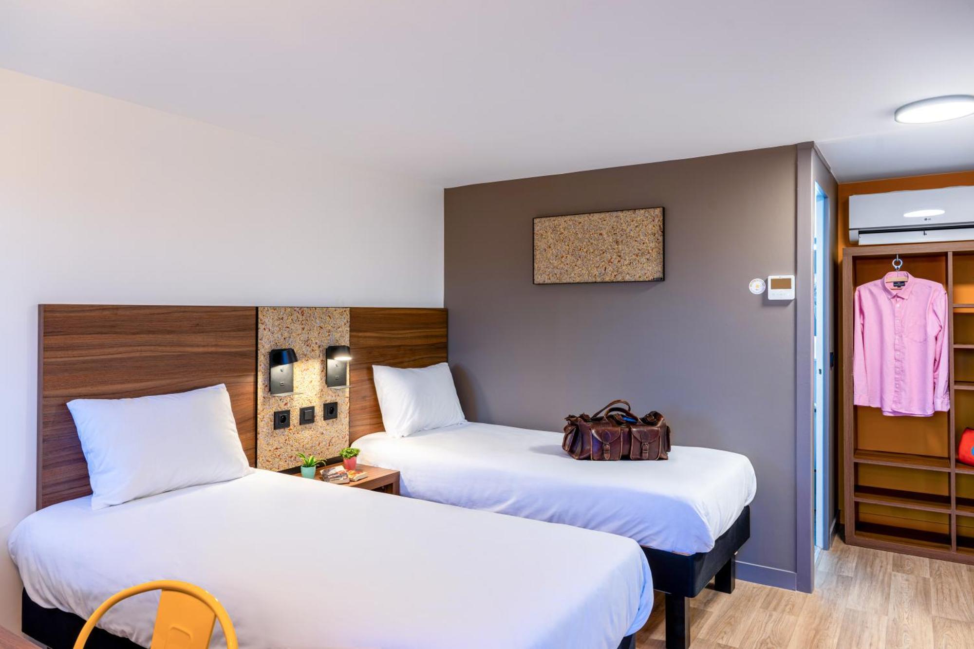 Greet Hotel Chatellerault Bagian luar foto