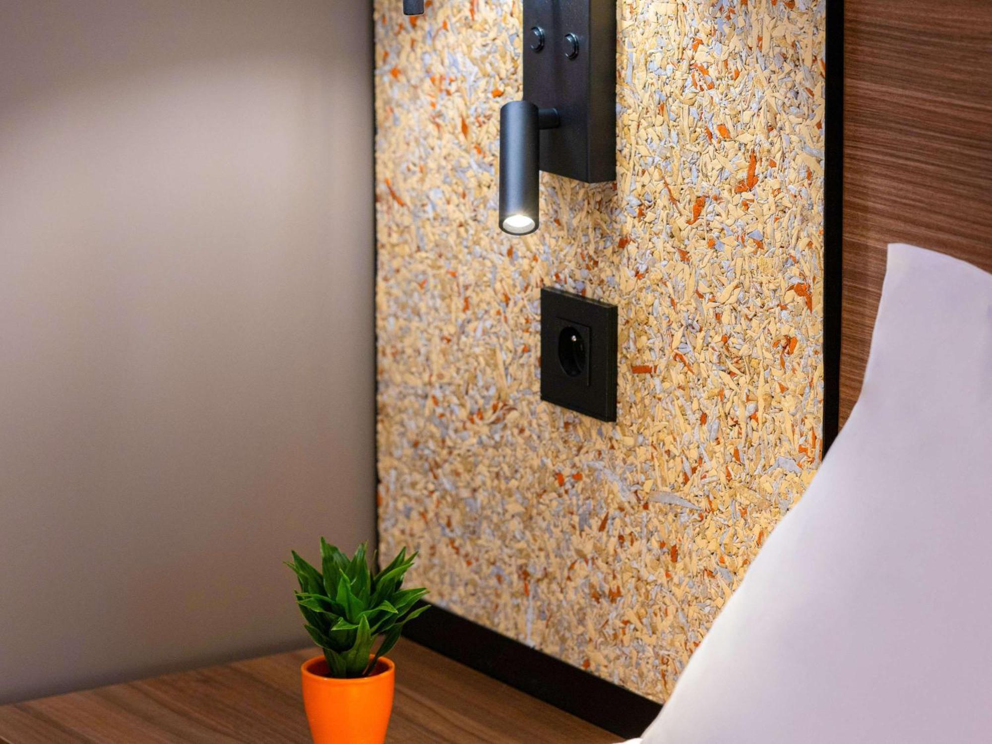 Greet Hotel Chatellerault Bagian luar foto